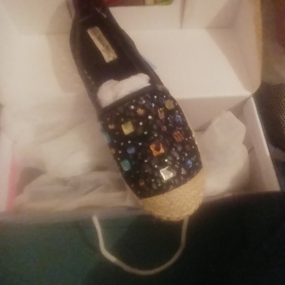 Flops - Picture 3 of 4